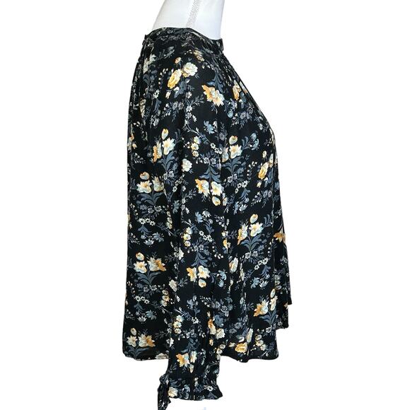 American Eagle Blouse Size Small Keyhole Neck Black Cream Floral Button Back Top - Picture 5 of 11